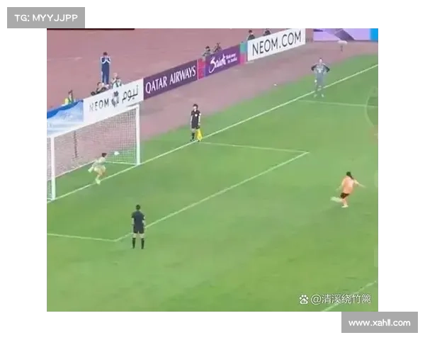 守门员扑点球时如何判断选择扑救方向的技巧与策略分析